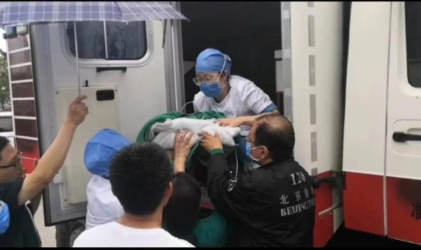 暴雨中转运早产新生儿,定海、神针安稳了 暴雨中转运早产新生儿,定海、神针安稳了