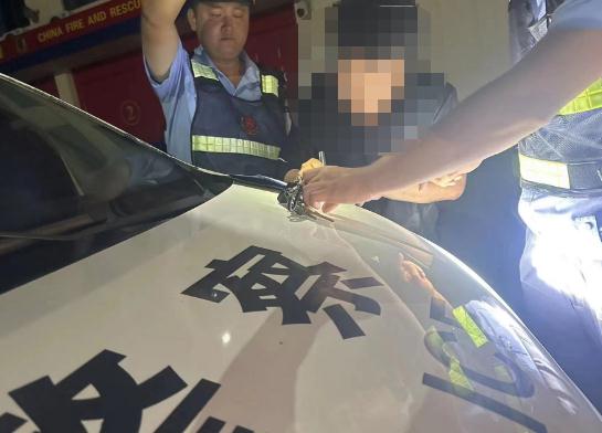 最终，被“赵大爷”当场拆穿……