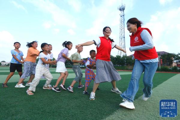山东即墨:大学生“公益课堂”助力乡村孩子快乐度假 山东即墨:大学生“公益课堂”助力乡村孩子快乐度假