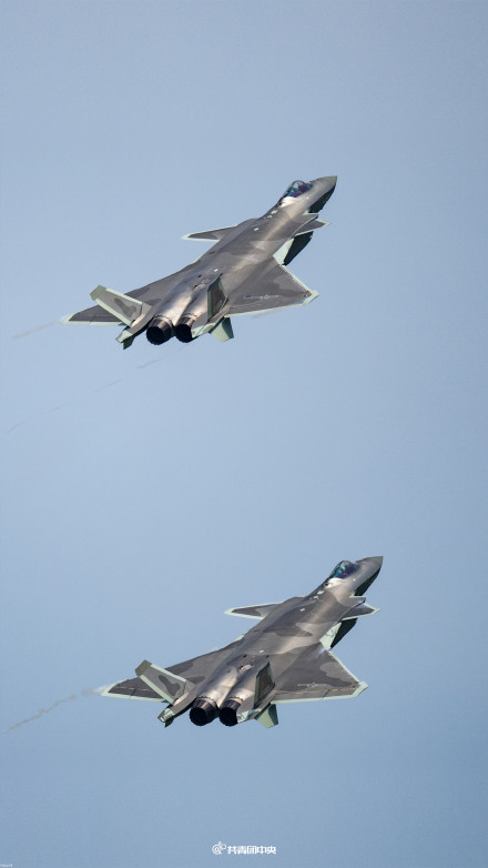 快收藏！空天利剑翱翔蓝天手机壁纸