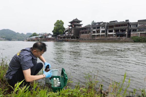 治污重拳高悬 排污隐患仍存——治理地下水污染亟须提高源头防治能力