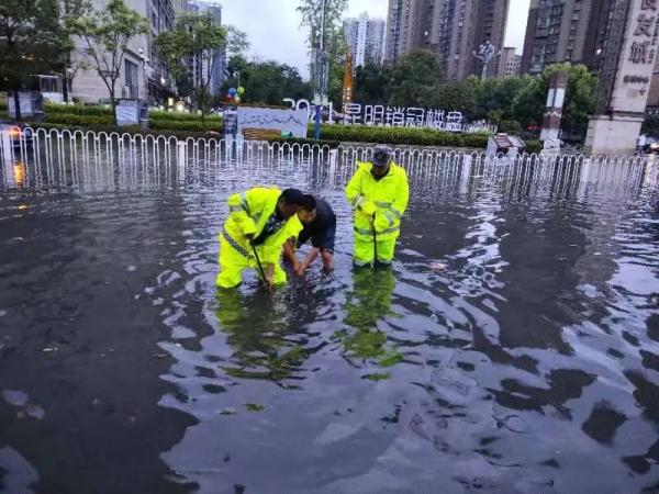 北市区多地出现淹积水，有路段临时断交！昆明连发预警：这个期间暂停户外活动！