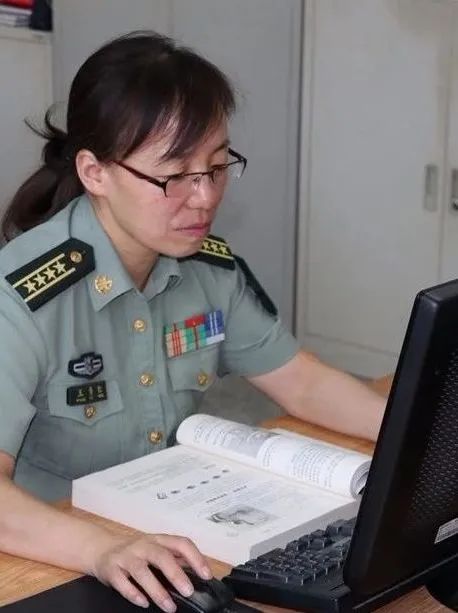 中国女兵，够飒！