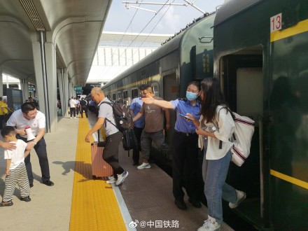 K1178次列车旅客平安抵达张家口站