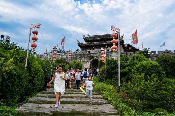 古风古韵美如画 “打卡”贵州青岩古镇