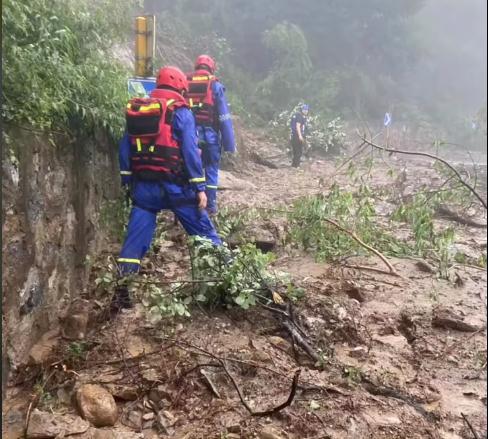 蓝天救援山西队41人赴京冀暴雨受灾区