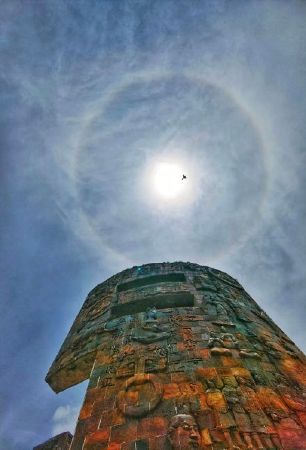 8月2日，中午时分，佛山上空出现“日晕”景观