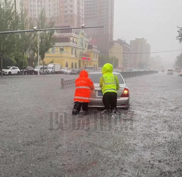 非必要不出行!哈尔滨发布紧急通知!这些路段积水较深须绕行 非必要不出行!哈尔滨发布紧急通知!这些路段积水较深须绕行