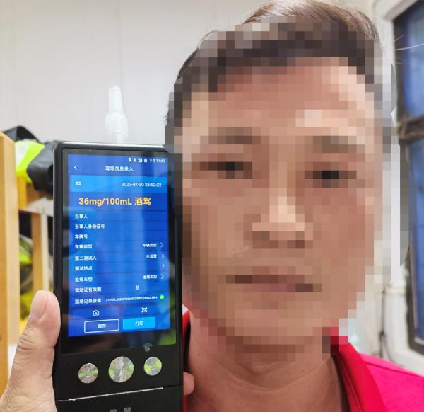 海南一男子酒后闯卡，把自己坑惨了!