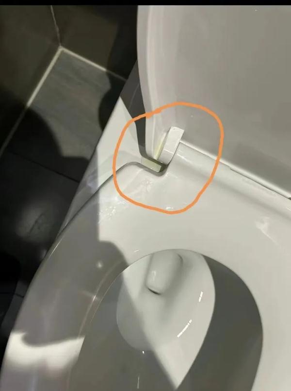 酒店水壶里有内裤！破案了