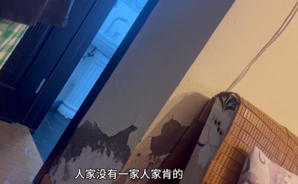 家中成“化粪池”，在外租房8个月……居民泪洒直播现场：我何时能回家？