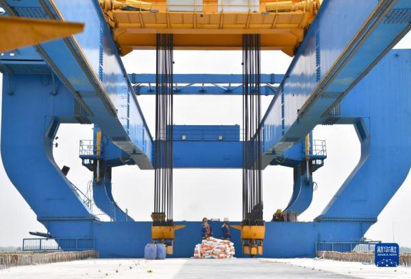 菏兰高铁河南段双线桥梁贯通