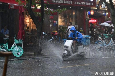 成都暴雨来得好突然