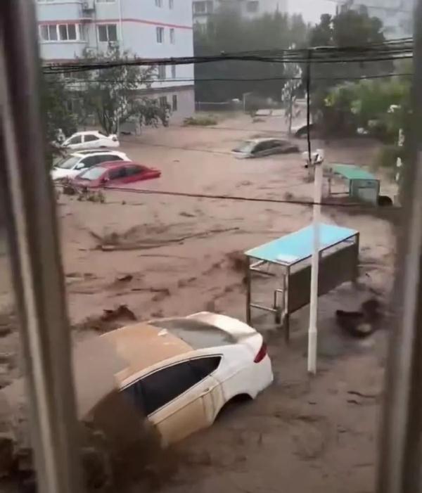 暴雨天行车，车泡水了、被冲走了，该怎么办？