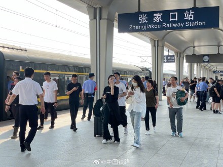 K1178次列车旅客平安抵达张家口站