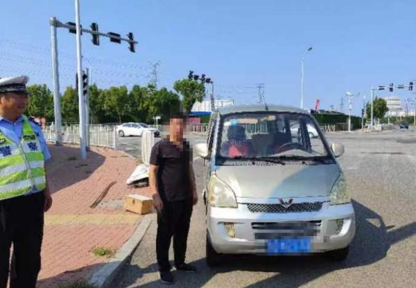 人是无证的，车是报废的