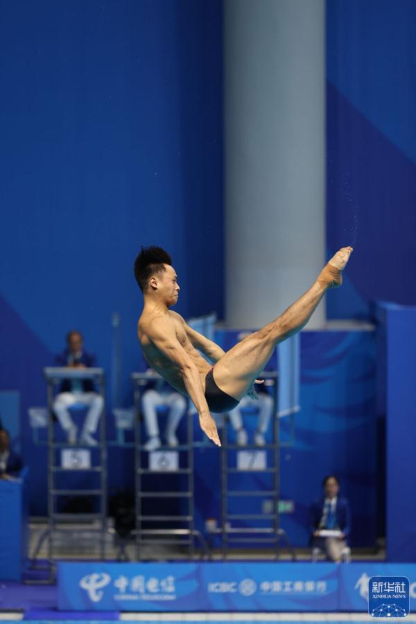 成都大运会|中国选手包揽跳水男子3米跳板冠亚军 成都大运会|中国选手包揽跳水男子3米跳板冠亚军