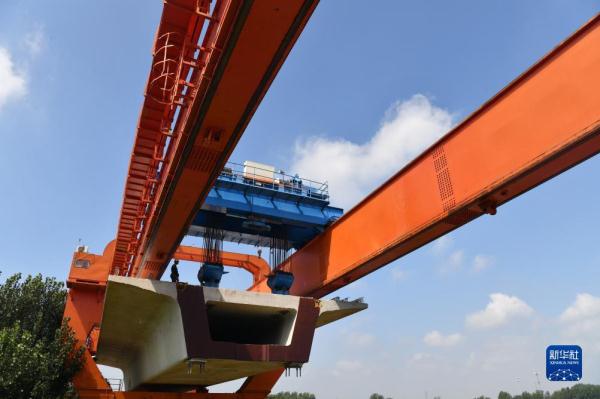 菏兰高铁河南段双线桥梁贯通