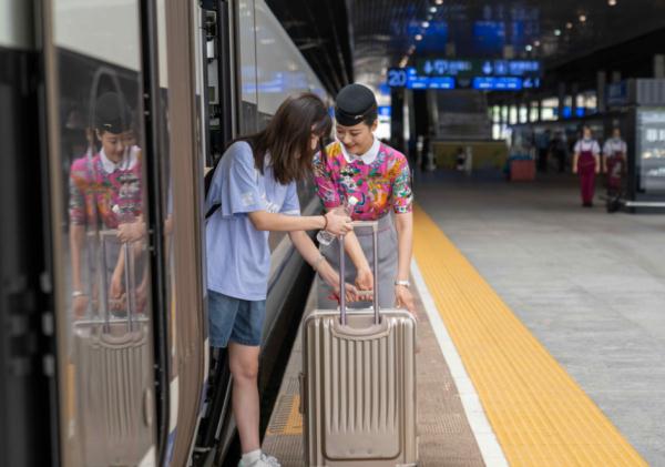 蓉港高铁“满月”，客座率超96%！