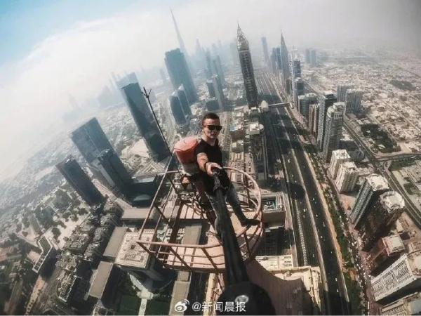 国外一“网红”爬68楼天台坠亡！曾敲打窗户求救