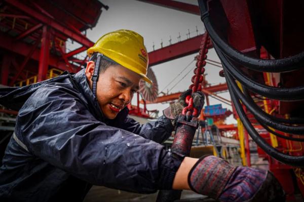 抗台风防汛情 他们坚守一线保障通讯畅通和能源电力供应