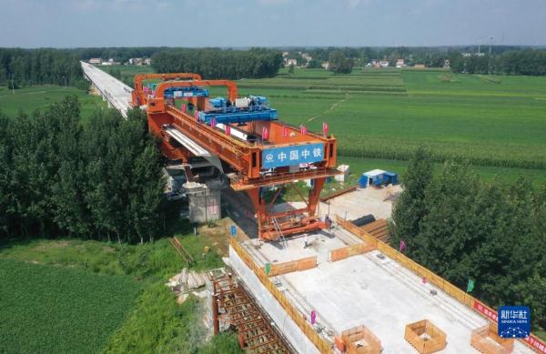 菏兰高铁河南段双线桥梁贯通