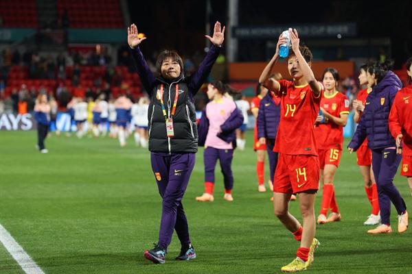 王霜的眼泪、水庆霞的叹息、孙雯的感慨…哭过之后，中国女足该如何走？