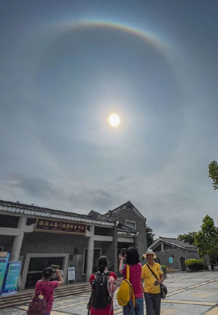 8月2日，中午时分，佛山上空出现“日晕”景观