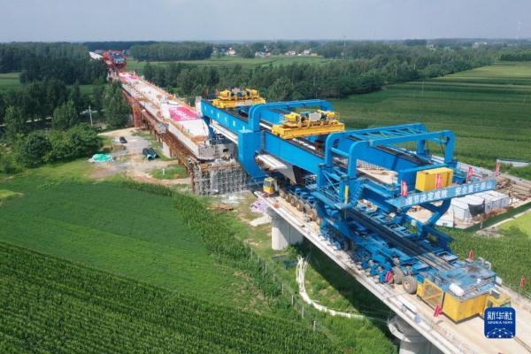 菏兰高铁河南段双线桥梁贯通