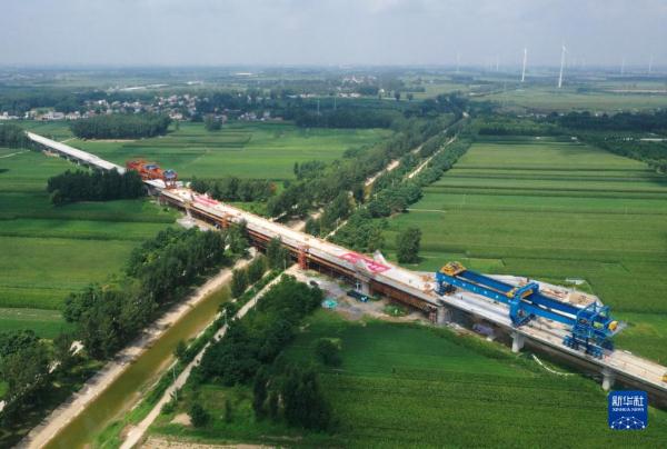 菏兰高铁河南段双线桥梁贯通