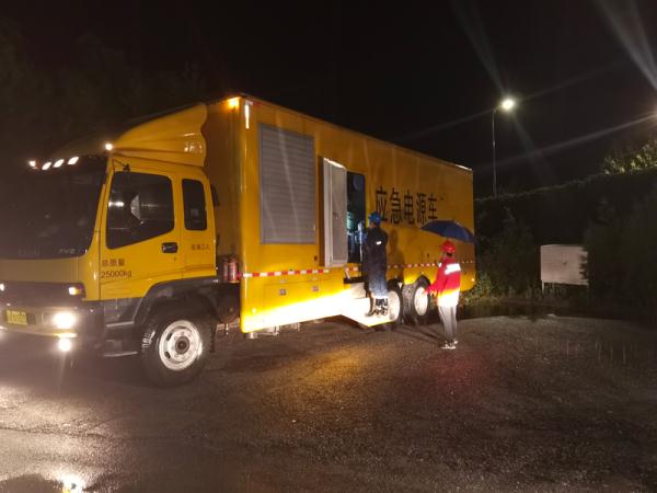 抗台风防汛情 他们坚守一线保障通讯畅通和能源电力供应