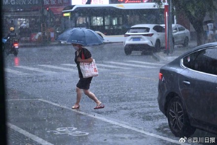 成都暴雨来得好突然
