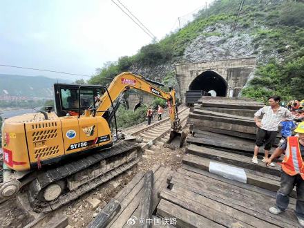 2000多人彻夜抢修，丰沙线3号-4号隧道区间有望下午抢通！