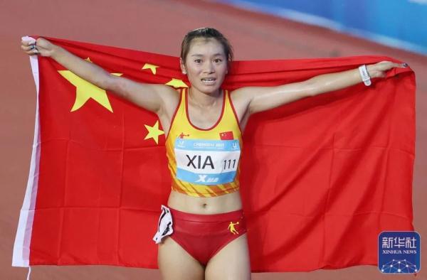 又美又飒！清华大学夏雨雨，反超夺金！