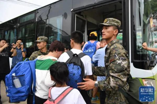 3辆列车被困人员，全部平安！