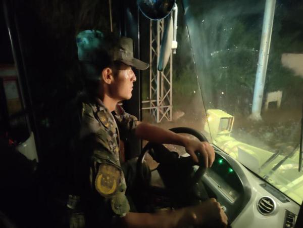 我们的子弟兵真是好样的！——武警第一机动总队某支队抗洪抢险记事