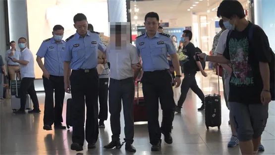 上海警方破获21年前劫杀出租车司机案