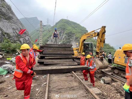 2000多人彻夜抢修，丰沙线3号-4号隧道区间有望下午抢通！