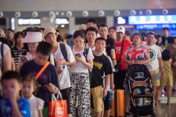 日均17万人次！成渝城际高铁暑运持续火爆