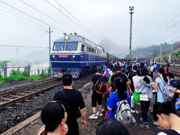 见证救援！惊心动魄16小时
