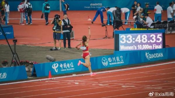 又美又飒！清华大学夏雨雨，反超夺金！