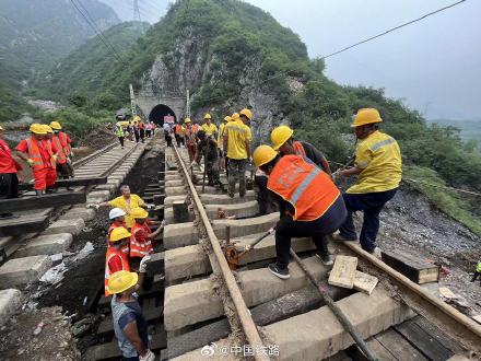 2000多人彻夜抢修，丰沙线3号-4号隧道区间有望下午抢通！