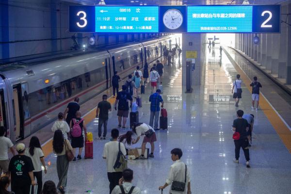 日均17万人次！成渝城际高铁暑运持续火爆