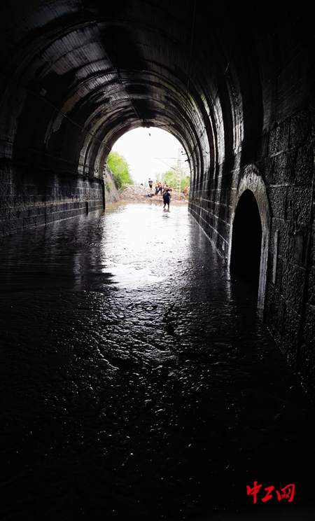 K396女乘务员讲述四天三夜经历:乘务组最后离开 K396女乘务员讲述四天三夜经历:乘务组最后离开