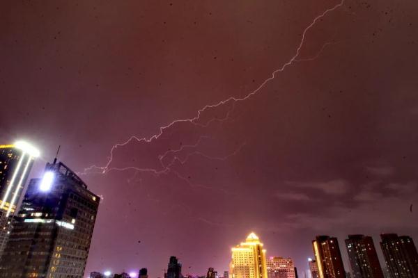 雷雨将频繁在线 警惕强对流天气！
