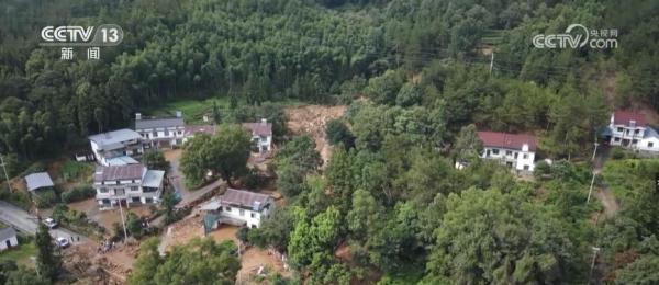 地质灾害避险提示:不能上树躲避泥石流 地质灾害避险提示:不能上树躲避泥石流