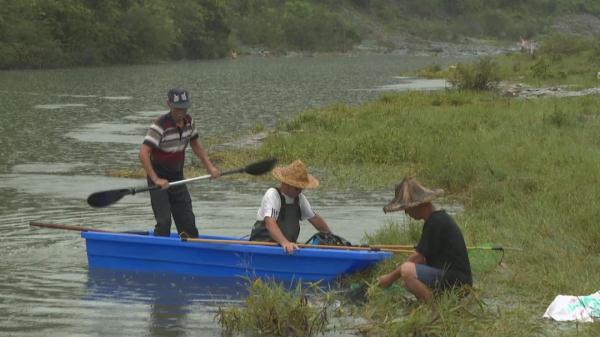 太危险！厦门这个水库开闸泄洪，下游竟有人捕鱼、游泳