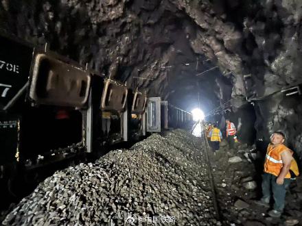 2000多人彻夜抢修，丰沙线3号-4号隧道区间有望下午抢通！