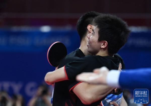 成都大运会 | 徐瑛彬/薛飞获得乒乓球男双冠军 成都大运会 | 徐瑛彬/薛飞获得乒乓球男双冠军