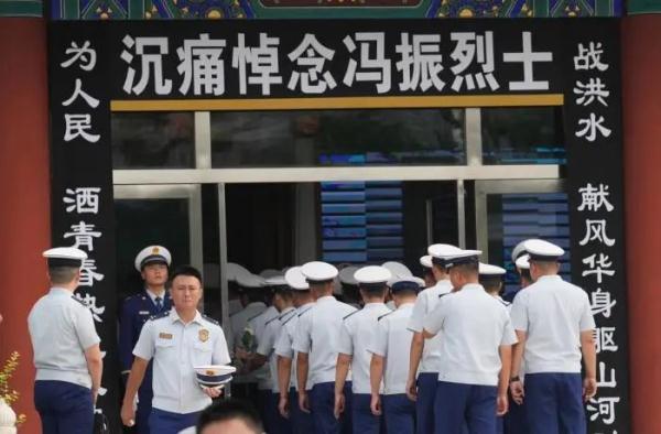 他本打算,10天后休假,回老家看看爸妈…… 他本打算,10天后休假,回老家看看爸妈……